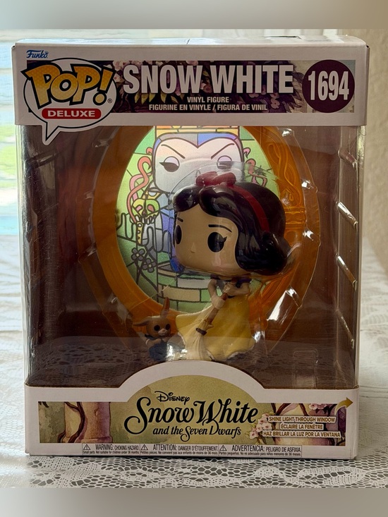 Other - Funko Pop! Deluxe Snow White #1694 Stained Glass New in Box